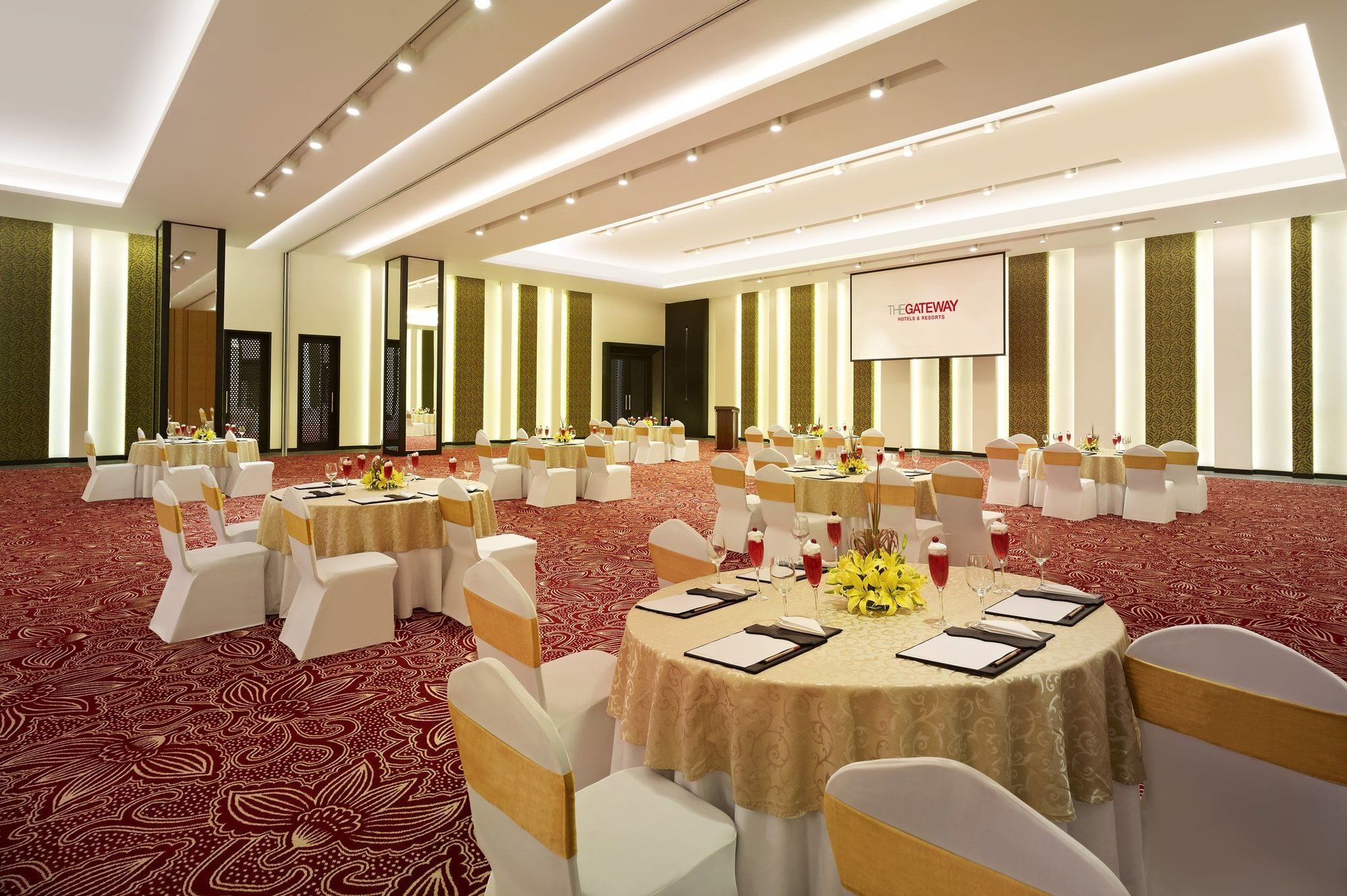 Vivanta Kolkata Em Bypass Εξωτερικό φωτογραφία The ballroom